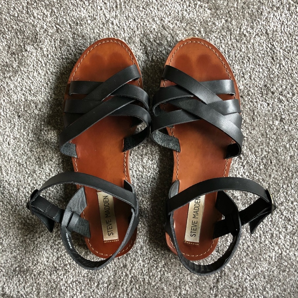 Steve Madden black strappy sandal